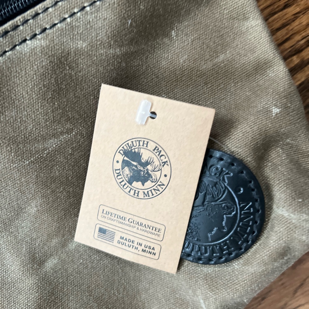 Duluth Pack signature crossbody bag - Picture 2 of 2
